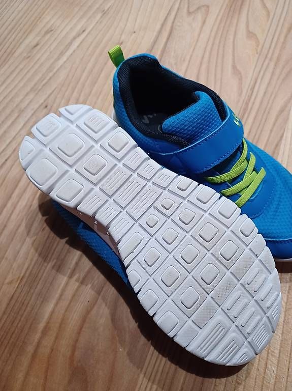 Scarpe per ragazzi: Hallen-Turnschuhe 34 – Usato da Gähwil venduto da Sinmax