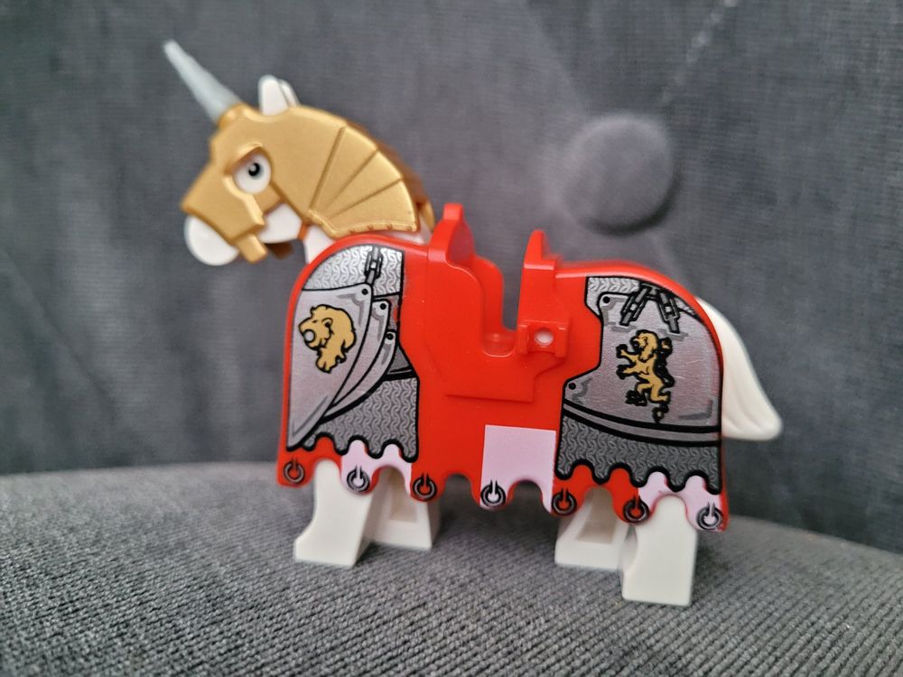 Lego castle Kingdoms: pferd mit Decke für ritter (Gebraucht) in La Tour ...