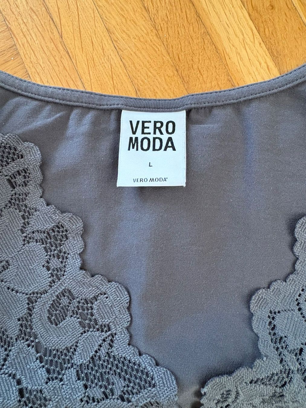 Vero Moda Top: 3 Tops, Marke VERO MODA, L – Usato da Luzern venduto da Roger3022 2