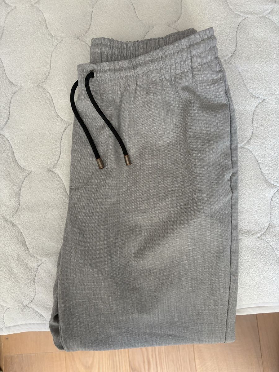 Pantaloni: Zara Pantalon gris taille M – Nuovo (secondo la descrizione) da Geneve venduto da tom_d7f8 1