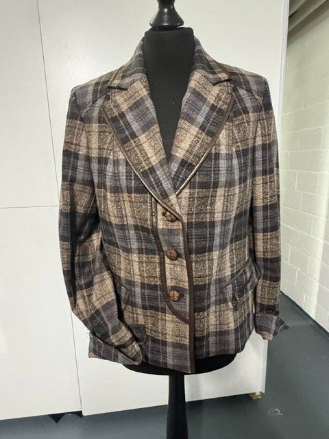 Giacche: TOP moderner neuwertiger Blazer – Usato da Buchs ZH venduto da Edelschmuck 5