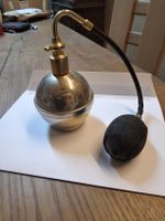 Antiker Parfümzerstäuber aus Metall gebrauchter Zustand (Q)