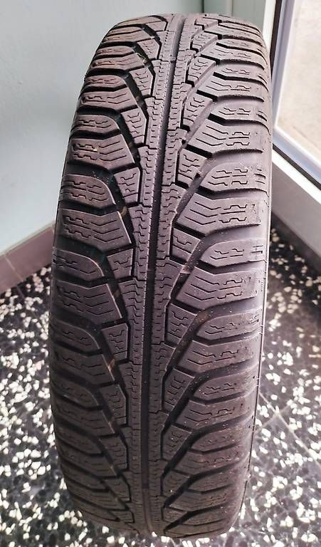 Pneumatici & Ruote complete: Pneu d'hiver à vendre  – Usato da Neuchâtel venduto da Lupo031