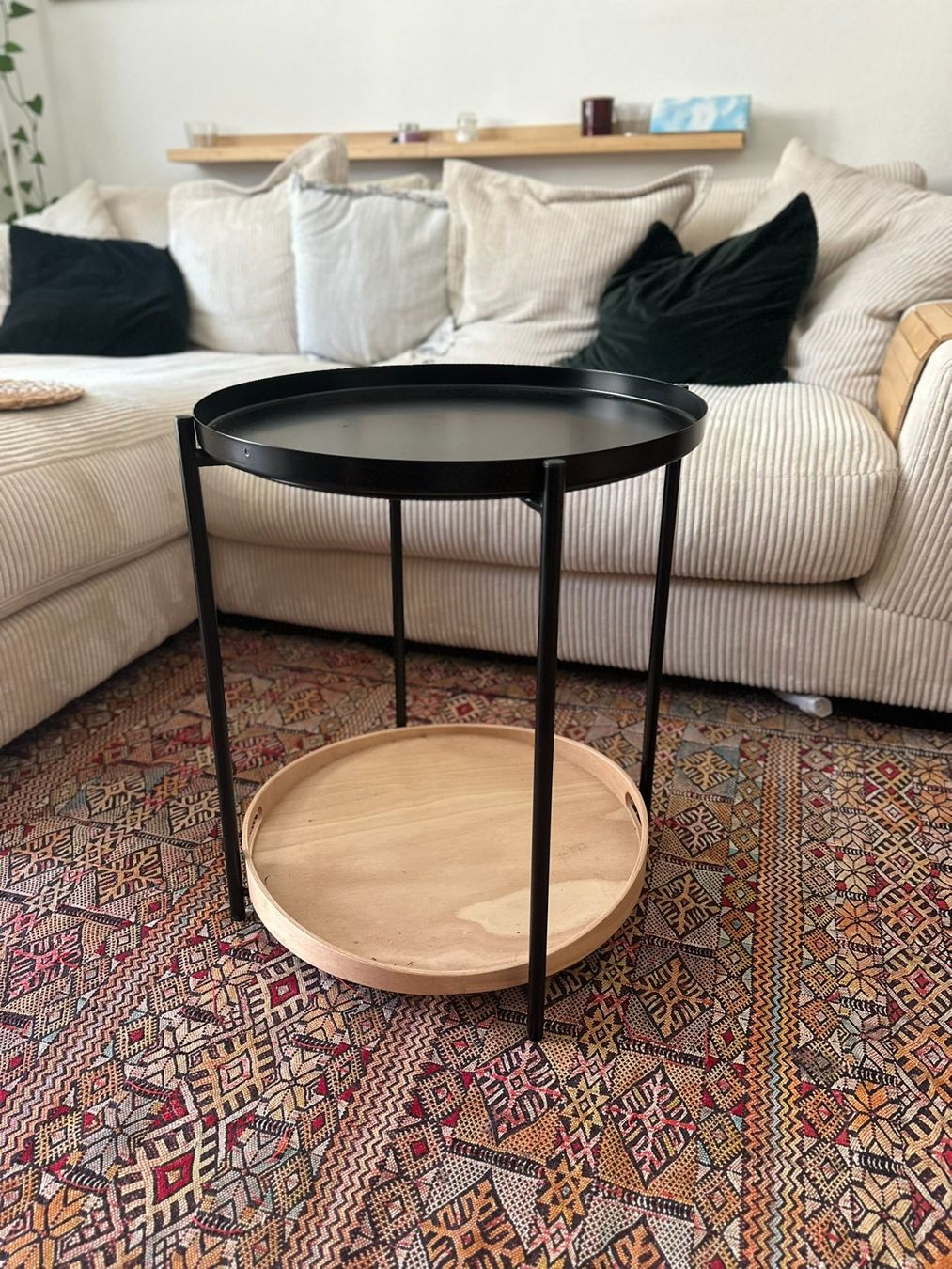 Tables: Couchtisch/Tabletttisch, schwarz ab CHF 1.- – D'occasion à Luzern par Sarii88