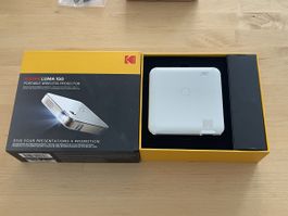 Kodak Luma 150 Beamer (weiss) + Stativ – nur 4× benutzt