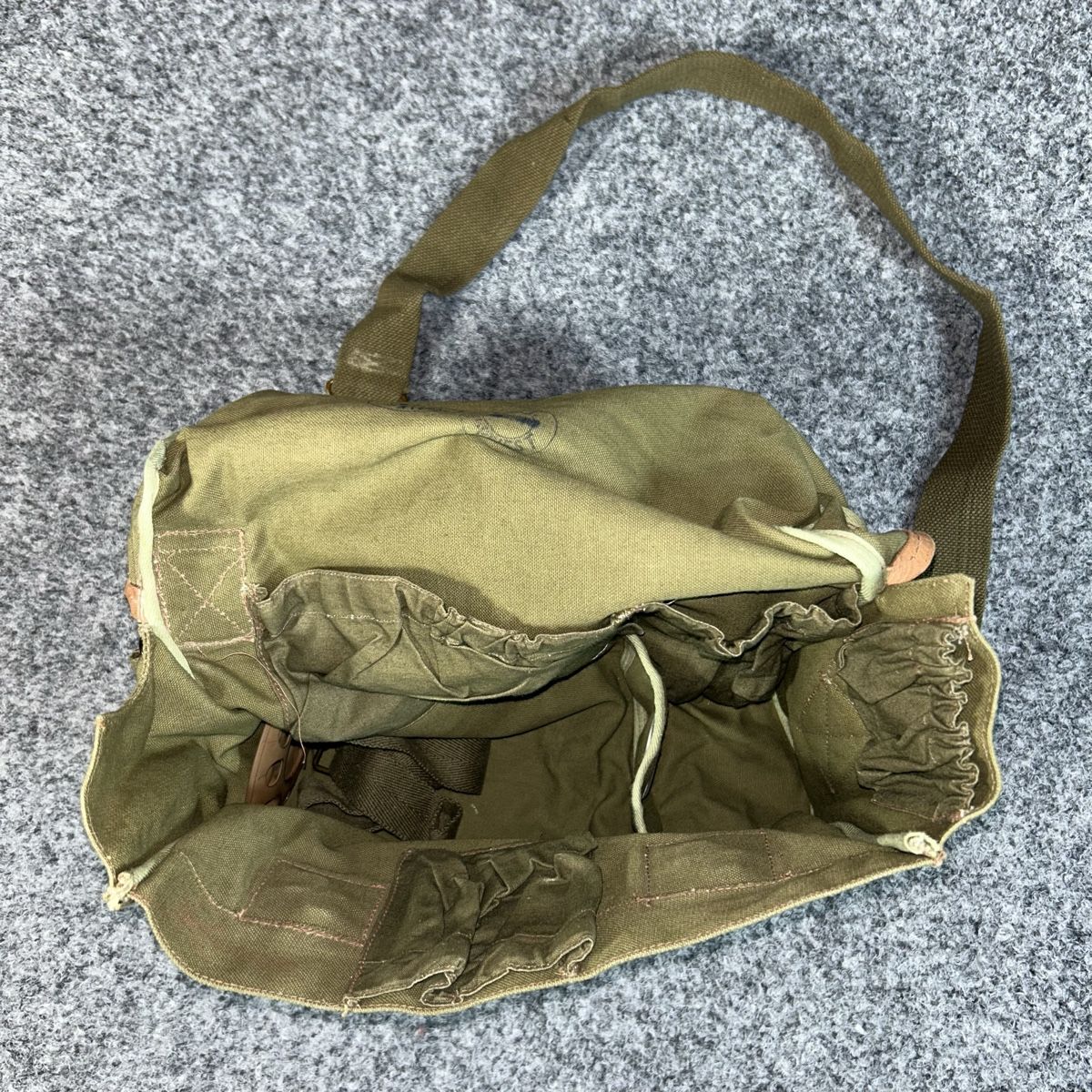 Borse: 1951 gas mask bag – Usato da La Sagne NE venduto da Matlasape 4