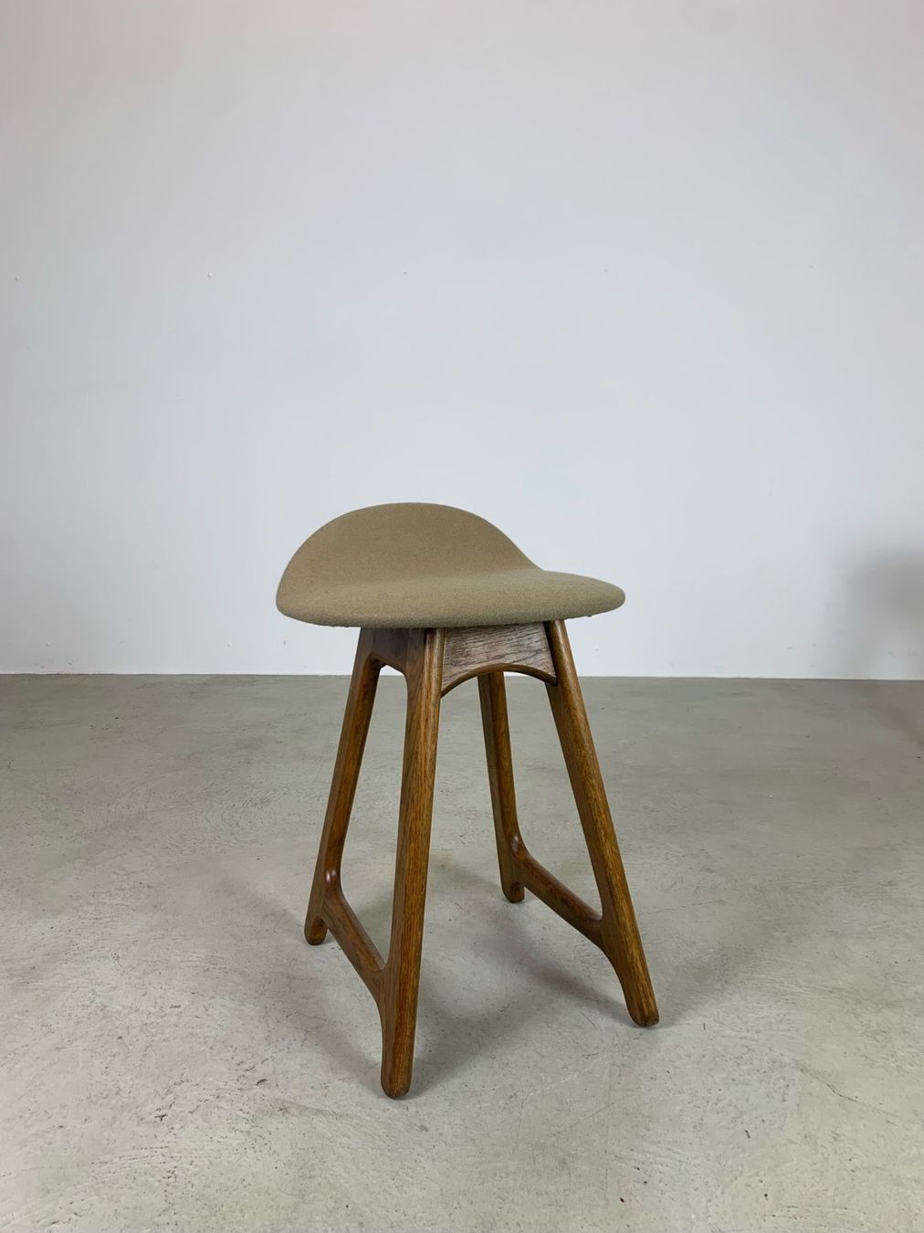Sgabelli: 2x Hocker Erik Buch neu bezogen 60er – Usato da Basel venduto da MidMod20C 4