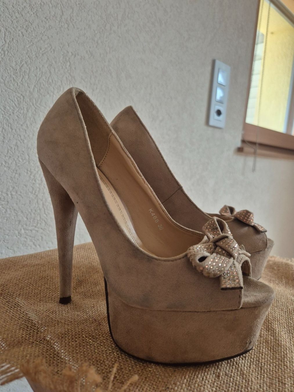 Scarpe da donna: Escarpins beiges à plateforme, taille 36 - 37 peut utilisé – Usato da Alle venduto da Fanny8952 3