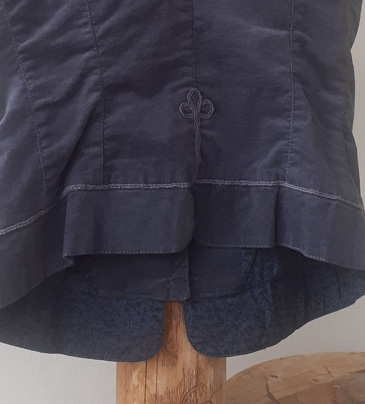 Nile Gilets & Westen: Nile Samtgilet, M – Gebraucht aus Bern von Solarsystem 3