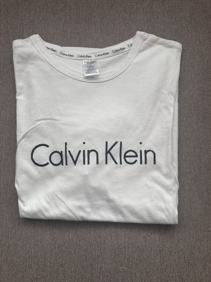 Calvin Klein T-Shirts: Calvin Klein T-Shirt Gr.M – Gebraucht aus Mels von ricoshop