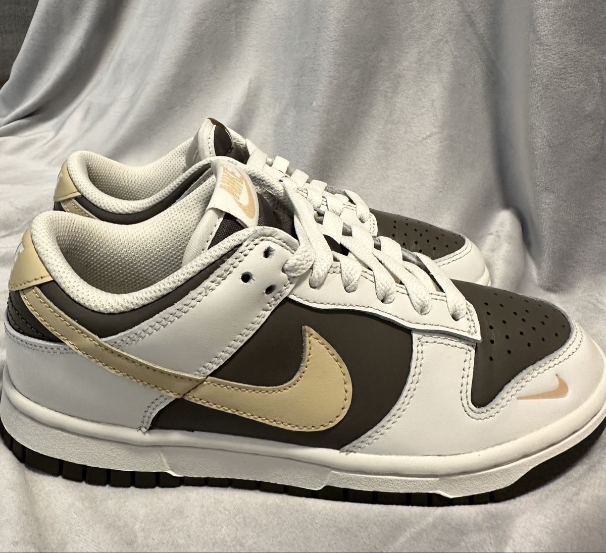 Nike Scarpe da uomo: Nike Dunk Low braun weiss Grösse 35.5 – Nuovo (secondo la descrizione) da Wallisellen venduto da nv7