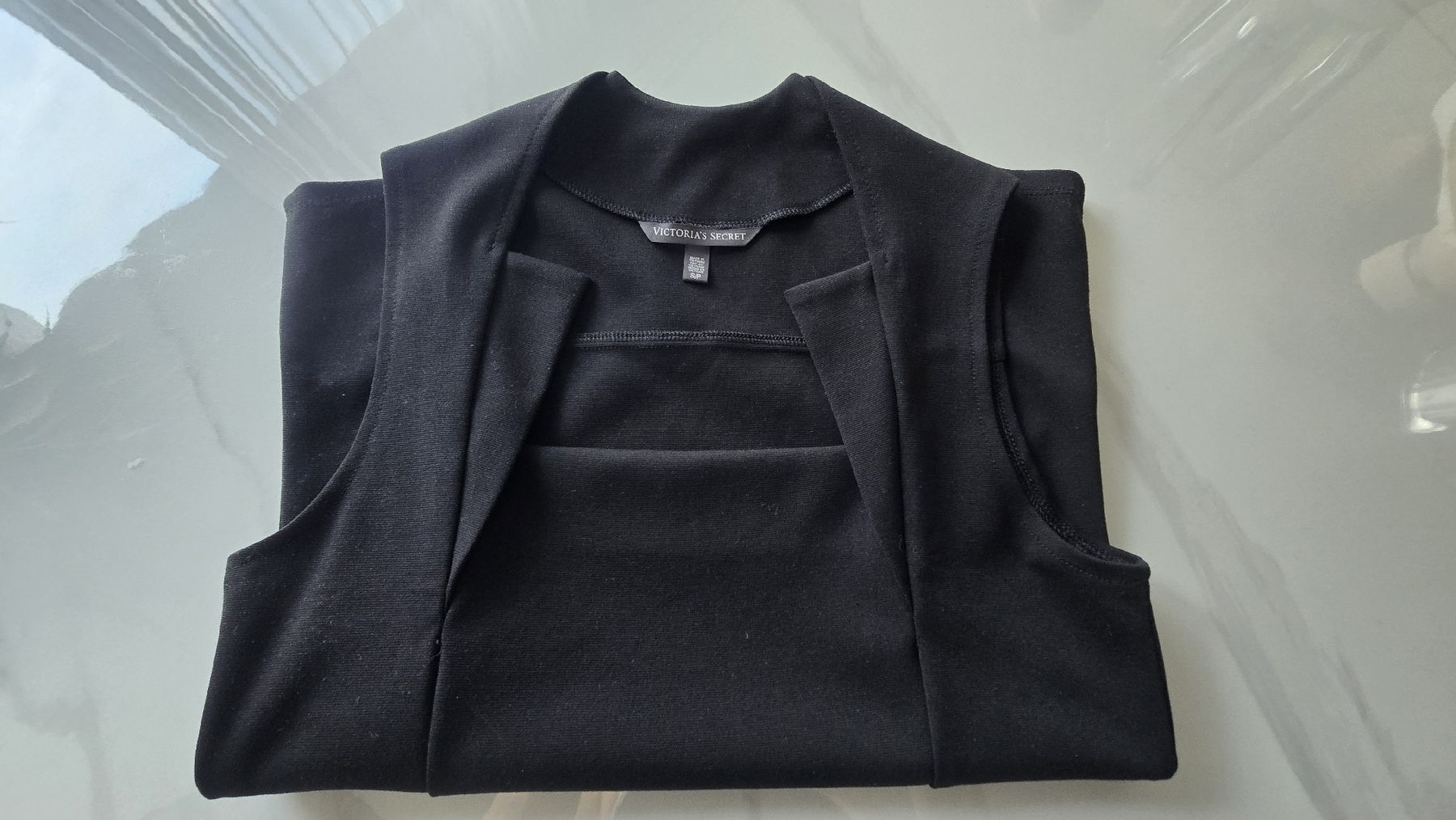 Top: Victoria's Secret Black Top "S" – Usato da Zug venduto da zebbra192