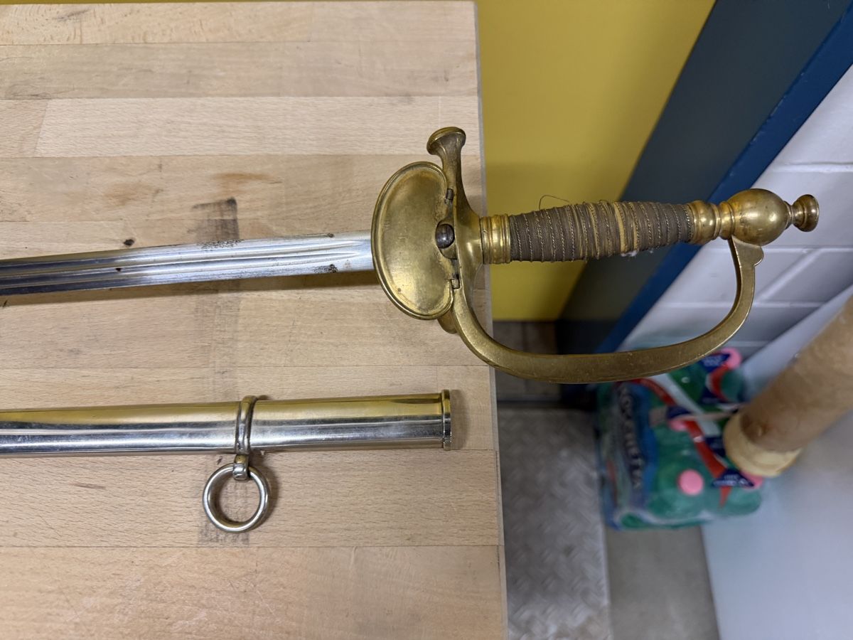 Armes blanches: Säbel mit Parierstange und Klinge, mit Scheide – D'occasion à Strengelbach par RaenAntikDesign 3