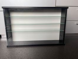 Wandvitrine schwarz mit verstellbaren Glasböden, Interio