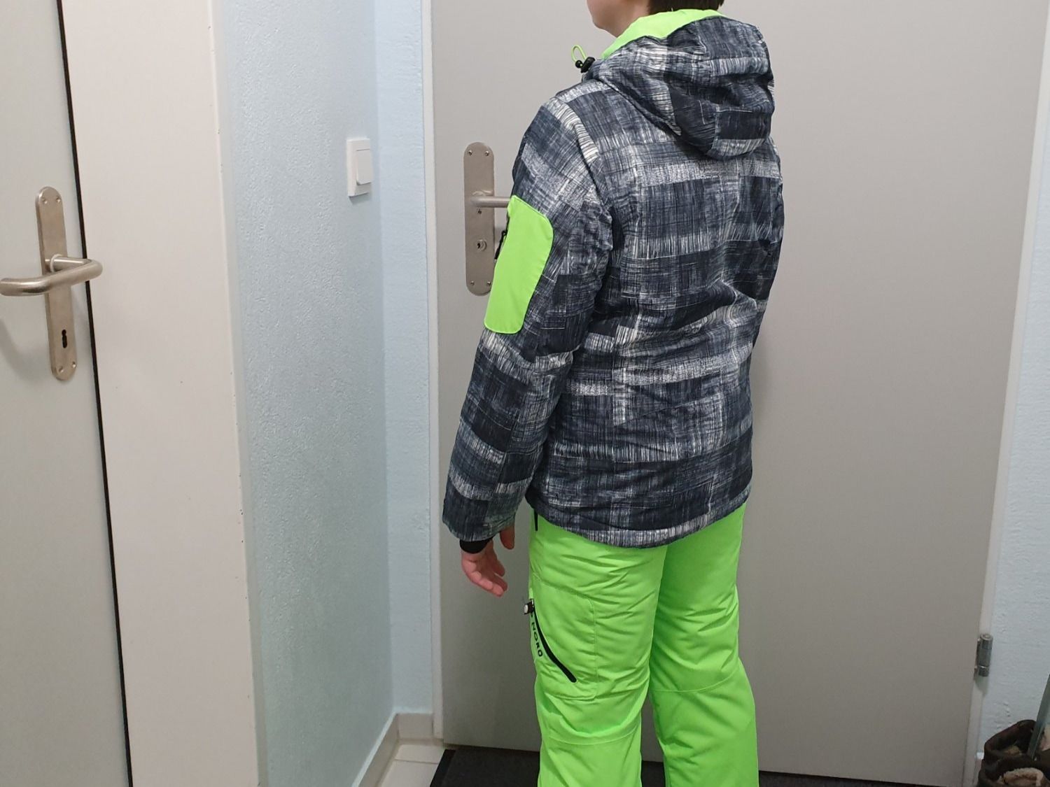Completi: Skianzug,Jungen,Grösse 140 – Usato da Chur venduto da Mikymiki 2