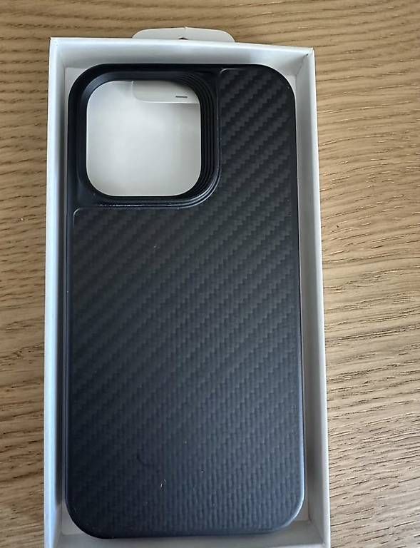 Cover & Protezioni schermo: Echtcarbon Magsafe Hülle iPhone 14 Pro – Usato da Zihlschlacht venduto da KevinWeis95