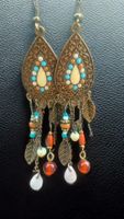 Orecchini pendenti color bronzo con perline e foglie