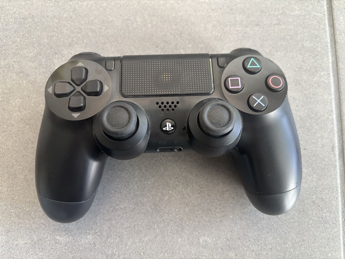Sony Consoles: Sony PlayStation 4 Konsole mit Controller – D'occasion à Zofingen par chnuschti95 2
