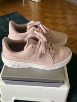 Baskets Nike Air Force 1 rose clair taille 38 bon état