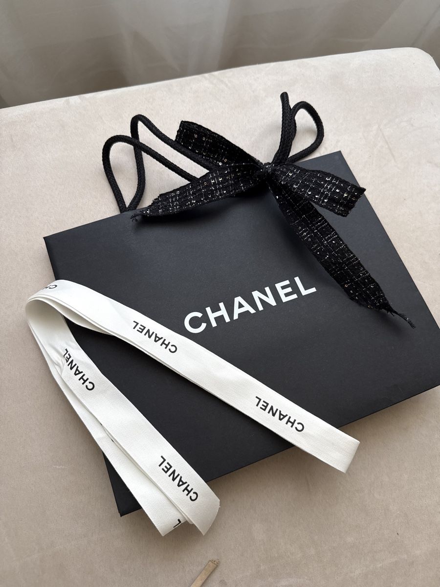 Chanel Borse: Chanel Tragetasche mit Schleife & Band – Nuovo e nell'imballaggio originale da Zürich venduto da Coco.swiss