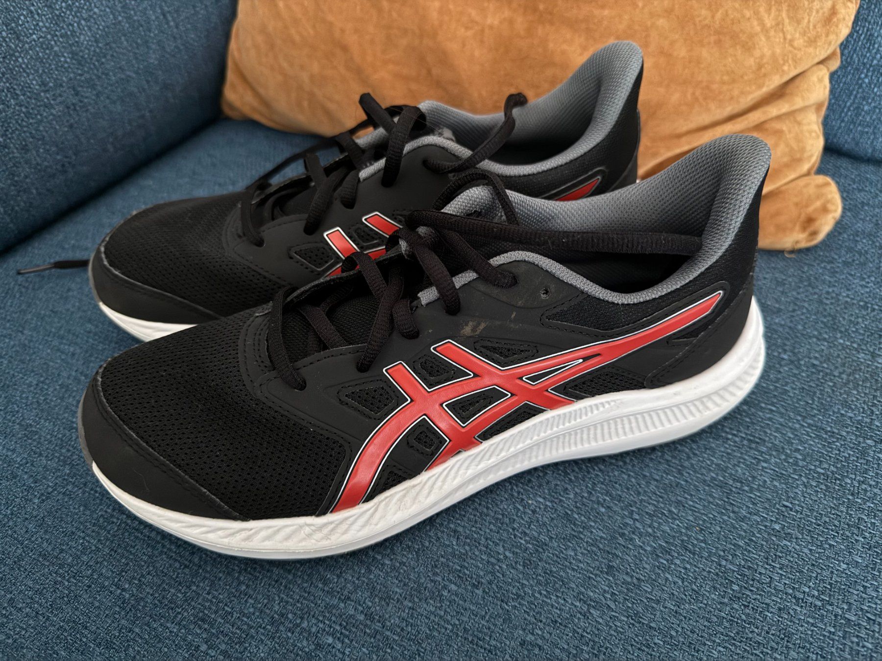 Asics Schuhe für Jungen: NEU Laufschuhe von ASICS Grösse 39.5 – Gebraucht aus Uzwil von justitia8