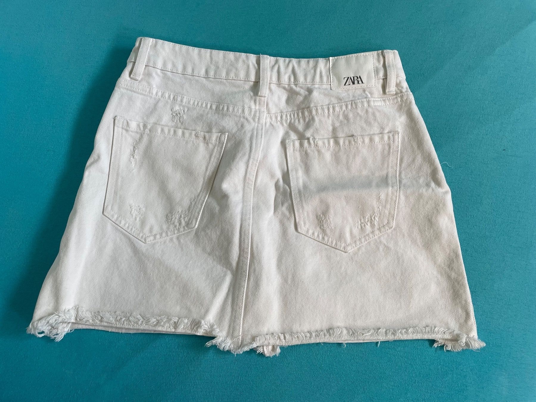 Zara Röcke: Zara Jeansrock weiss – Gebraucht aus Basel von Robyn20 1