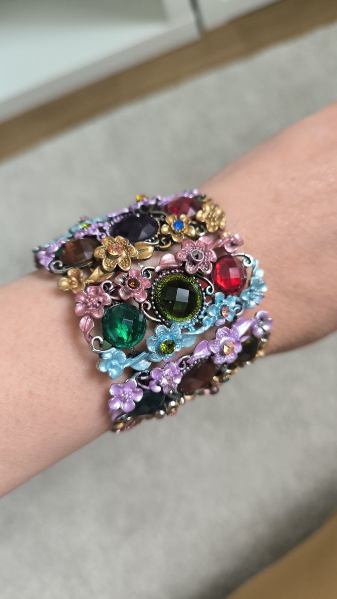 Bracelets: Bunter Blumenarmreif, elastisch – D'occasion à Seuzach par laj_p6gj 7