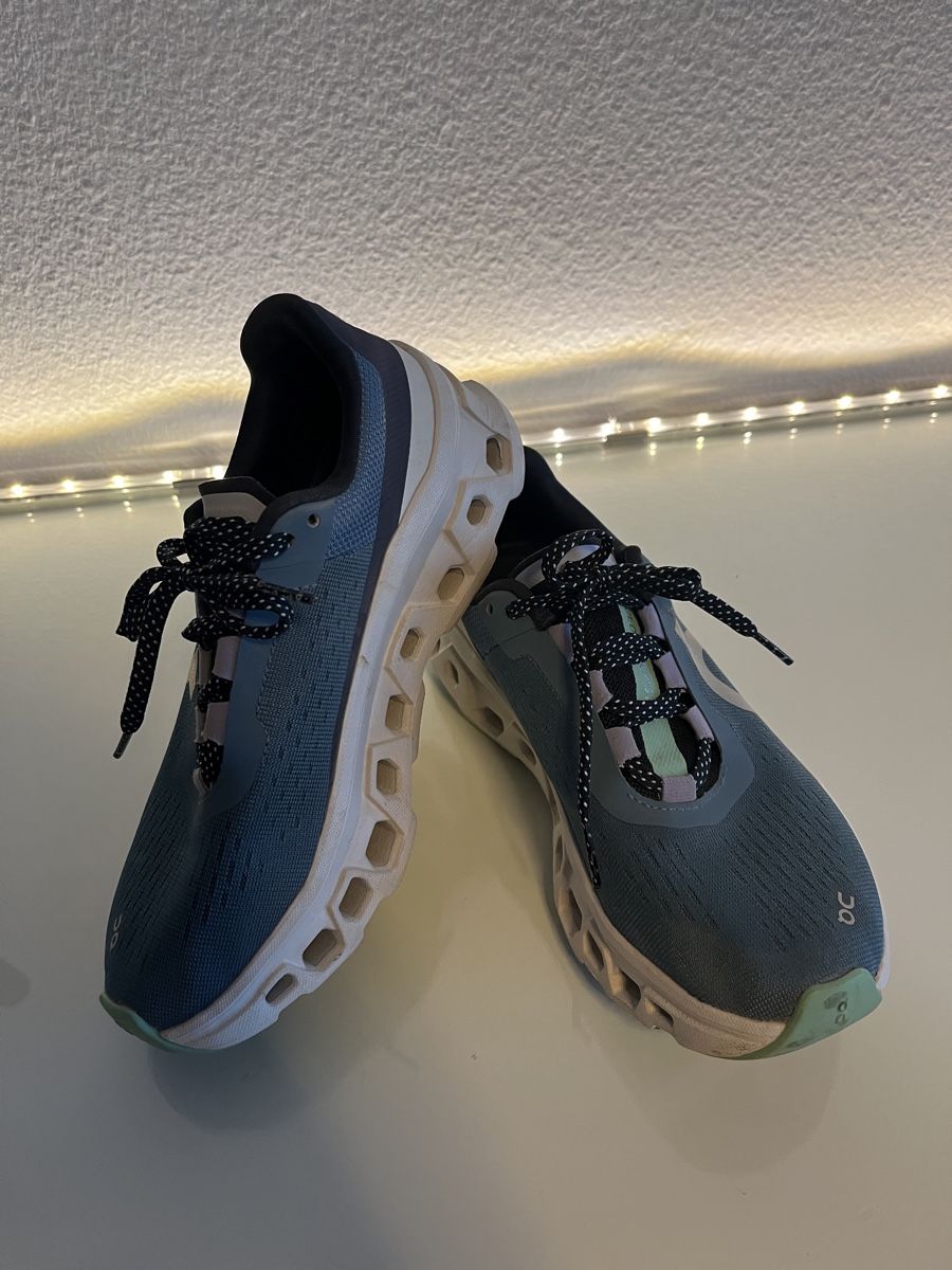 On Scarpe da donna: ON Sneakers blau Gr 37 / US 6 – Usato da Zürich venduto da nina__viva