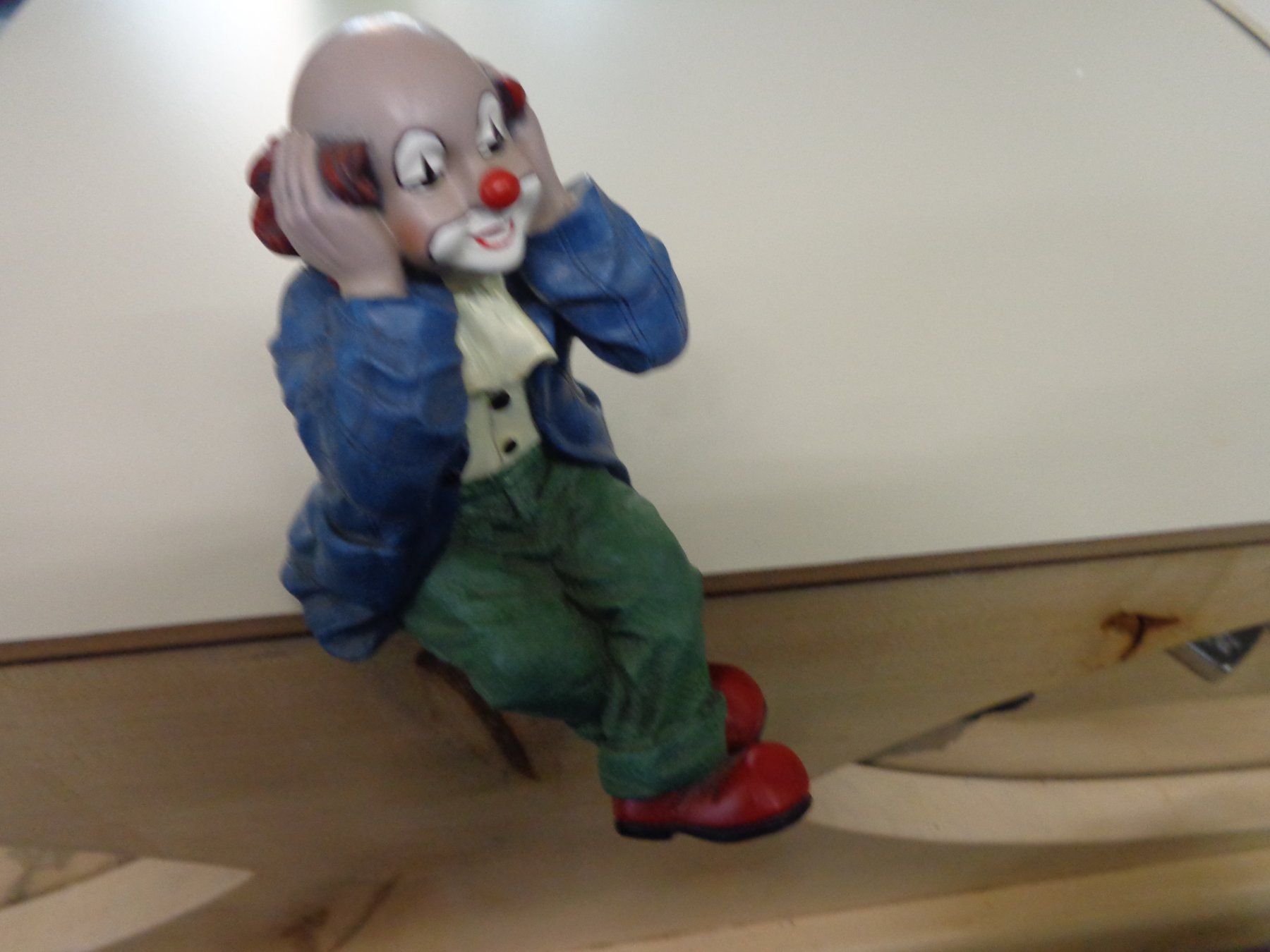 Statuette: Gilde Clown sitzend höre nix Hemd blau – Usato da Liestal venduto da Gecko16 1