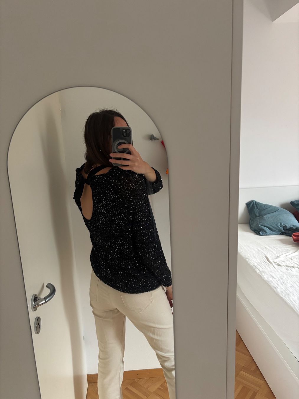 Maglioni & Felpe: Black Sequin Party Sweater with Open Back Detail – Usato da Genève venduto da Bella_909 1