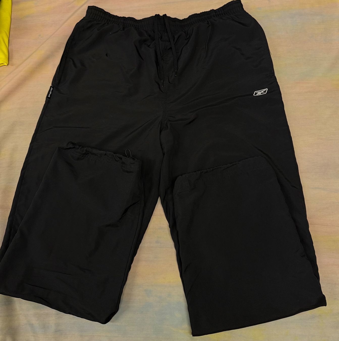 Reebok Hosen: Reebok Trainerhose Grösse M schwarz – Gebraucht aus Schwändi b. Schwanden von Akuritas907 1