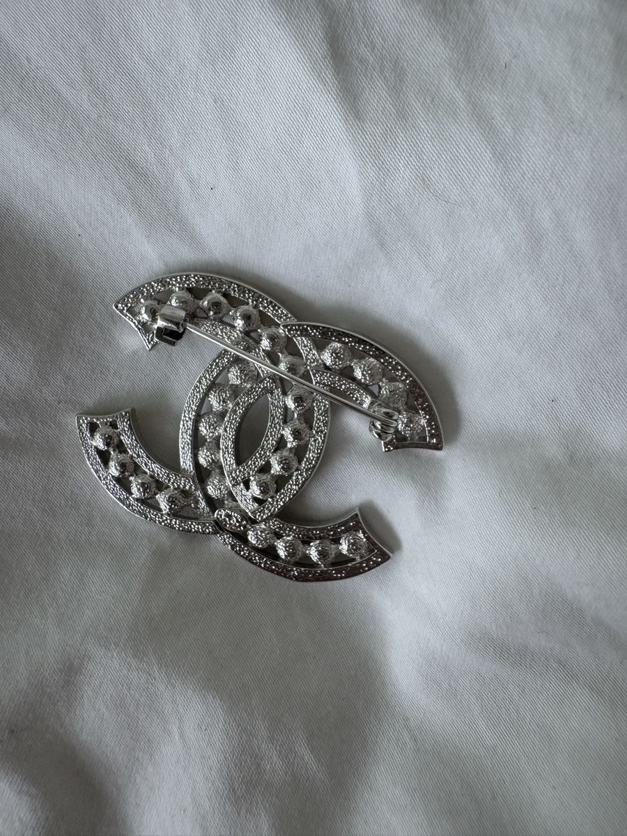 Broschen & Nadeln: Broche perles strass argent bon état – Gebraucht aus Genève von lejardindesvetements 1