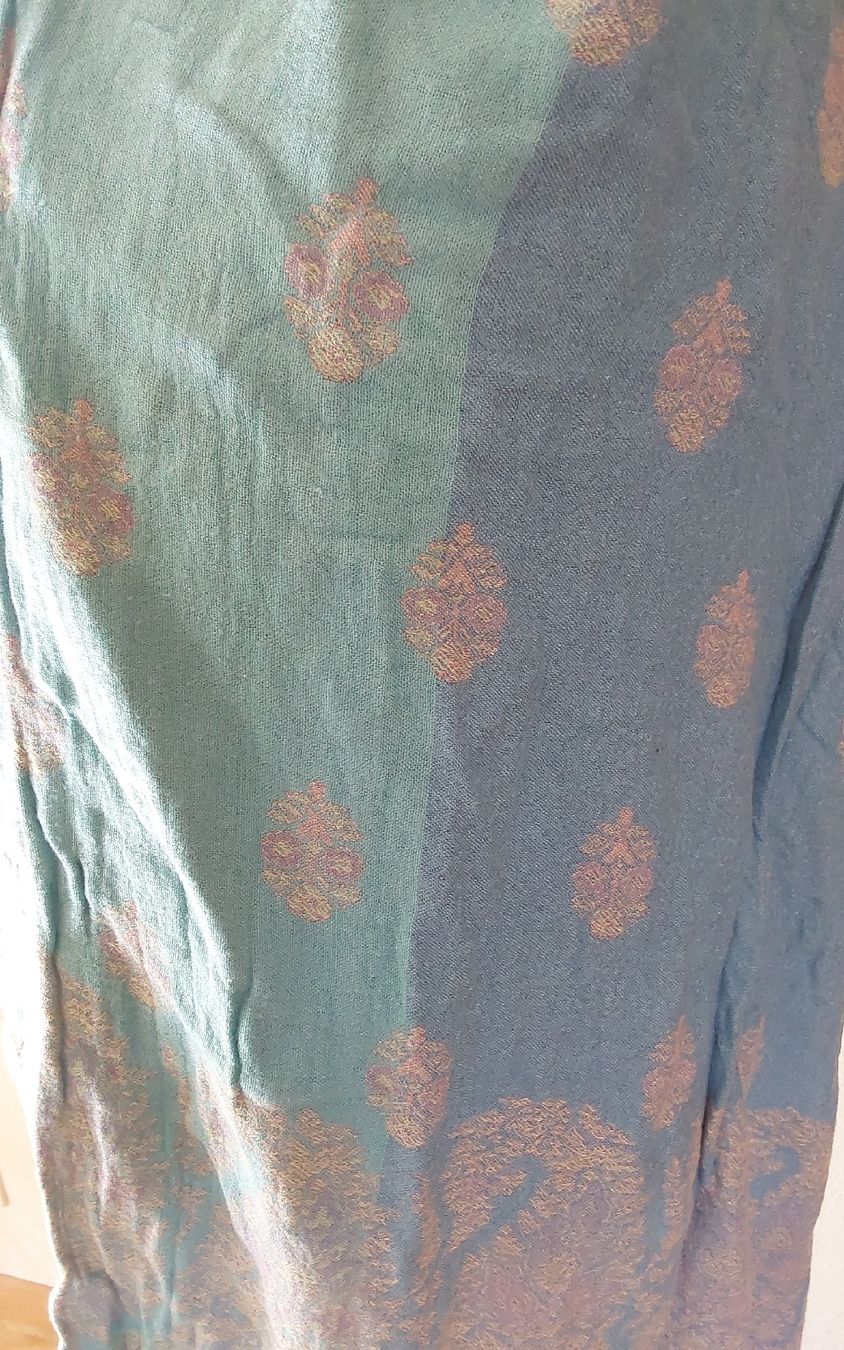 Foulards & écharpes: Schal mit Wolle hellblau – D'occasion à Köniz par scopello12 2