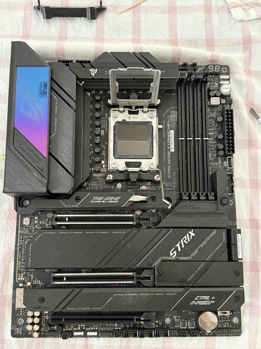 Asus Schede madri: Asus ROG Strix X670E-E gaming wifi – Usato da Montagnola venduto da doc1974