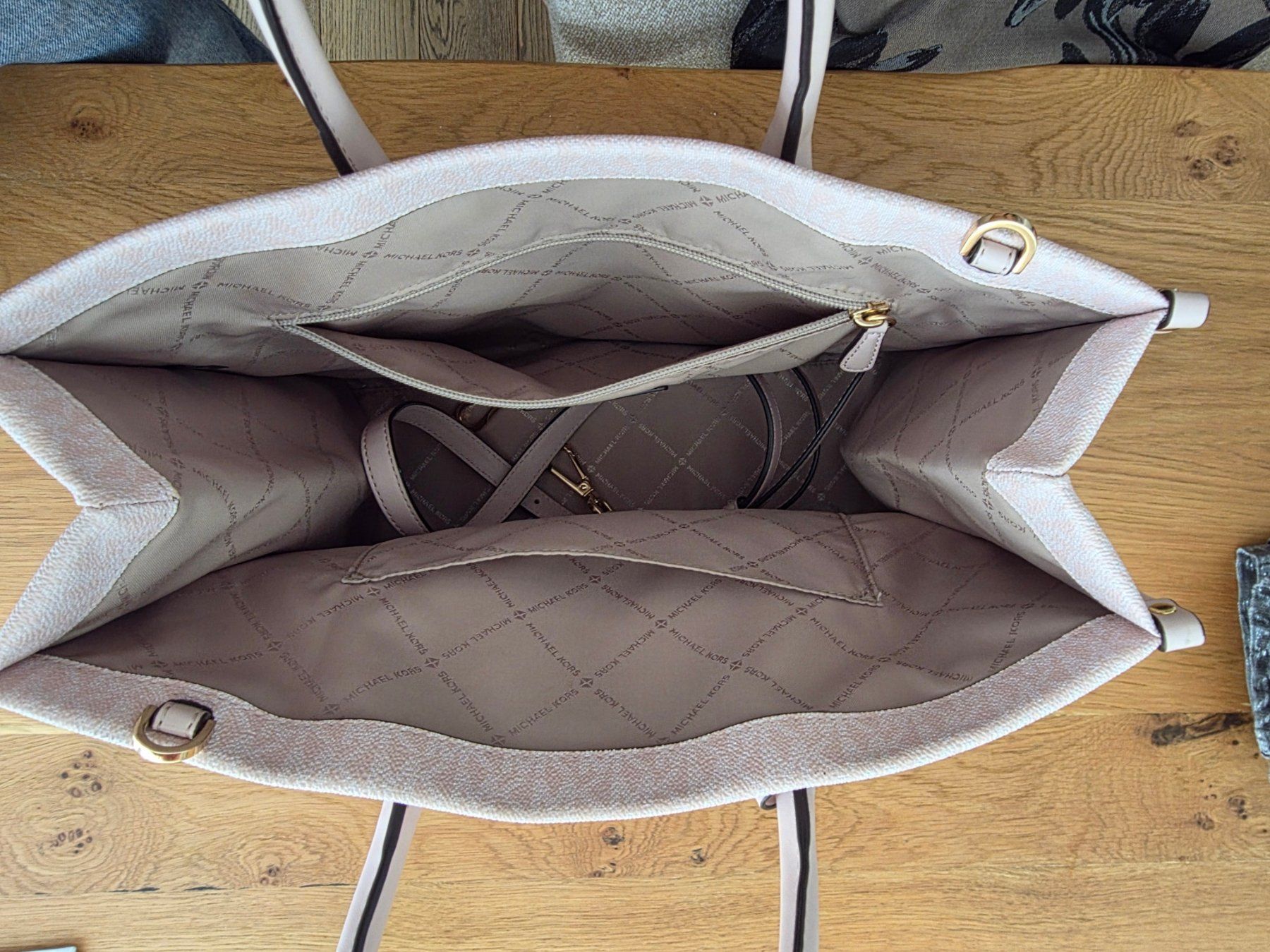 Michael Kors Borse da donna: Sac à main Michael Kors rose – Usato da Villars-sur-Glâne venduto da soprano1975 3