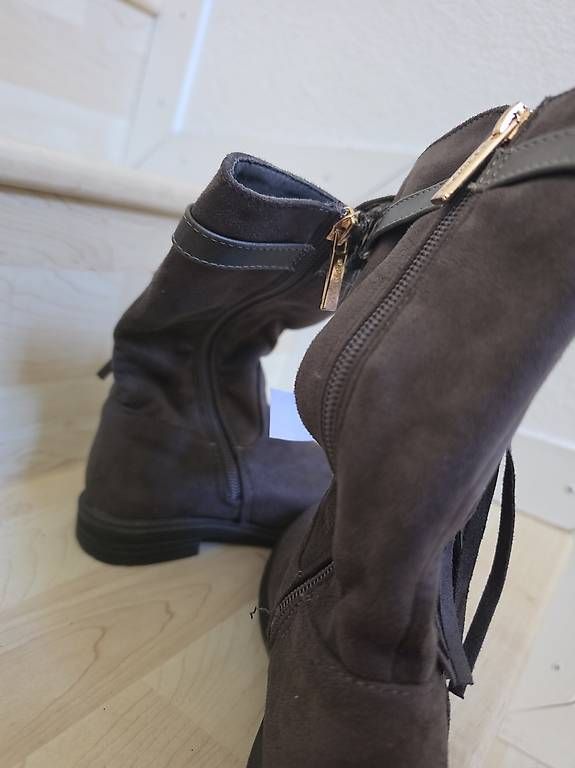 Scarpe per ragazze: Stiefel – Usato da Birmenstorf AG venduto da JenniferLopetrone 2