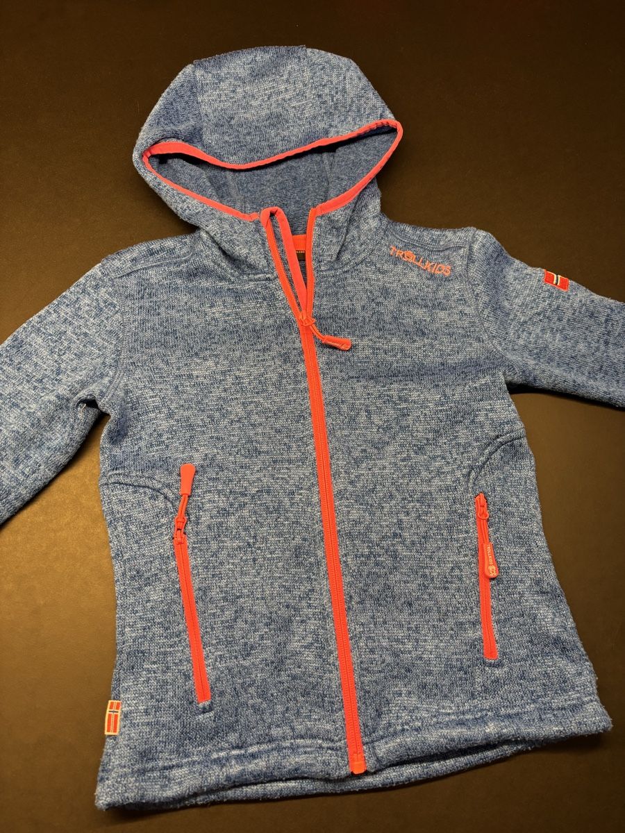 Pullover & Sweatshirts: TROLLKIDS Zip-Hoodie Gr. 128 – Gebraucht aus Zürich von chibaer 1