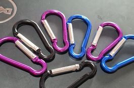 Lot de 7 mousquetons en aluminium 