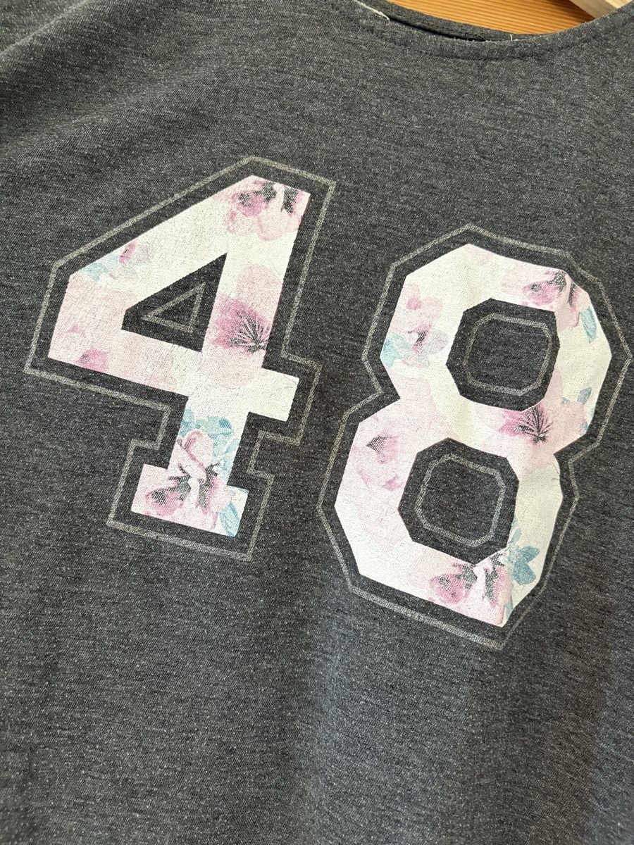 T-Shirts: Shirt mit Blumenprint "48", Grösse S – Gebraucht aus Frauenfeld von lin_77m9 3