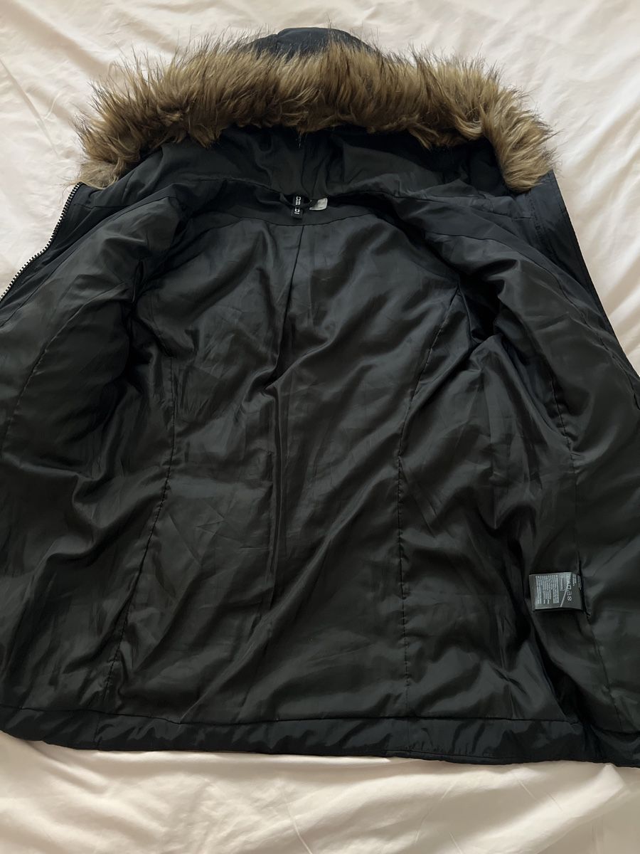 H&M Mäntel: Doudoune H&M noire taille S avec capuche – Gebraucht aus Renens VD von sar_bwz5 4