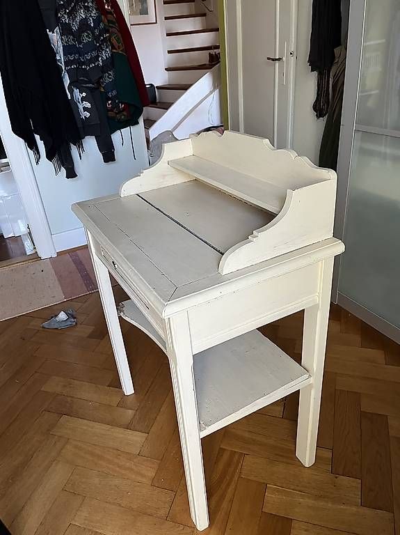 Tavoli: Kleiner Tisch mit Schublade  – Usato da Basel venduto da bur73 2