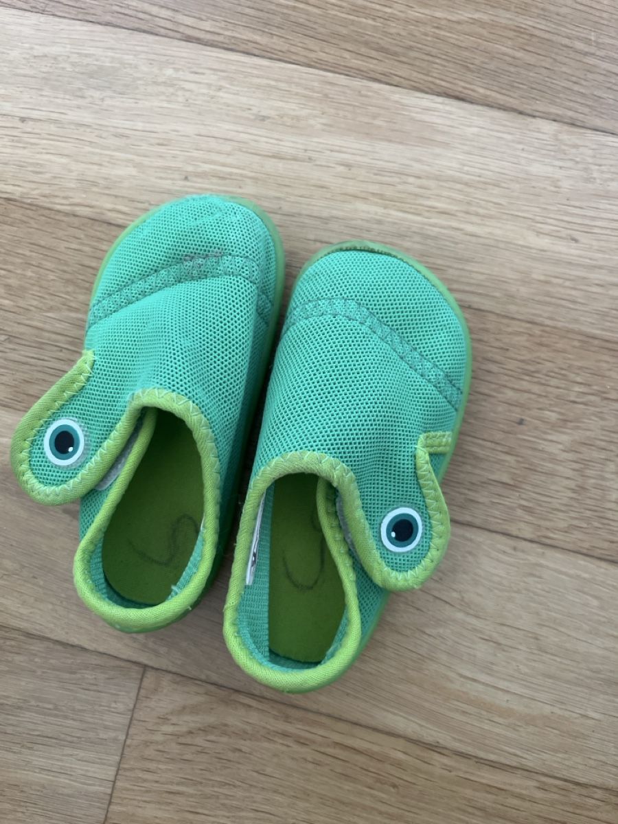 Schuhe für Jungen: Aqua Shoes Size EU 20-21  – Gebraucht aus meilen von ana_qc5y