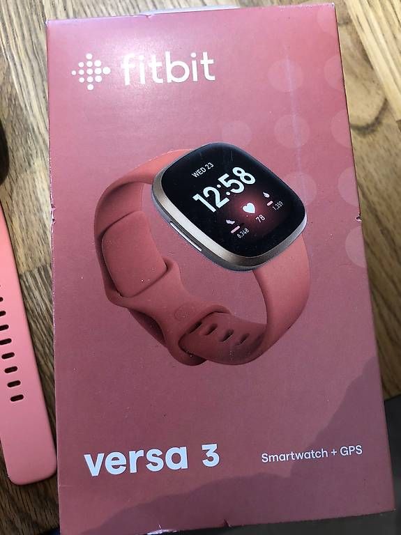 Smartwatch: Fitbit Versa 3 – Gebraucht aus Muri von lumpi014