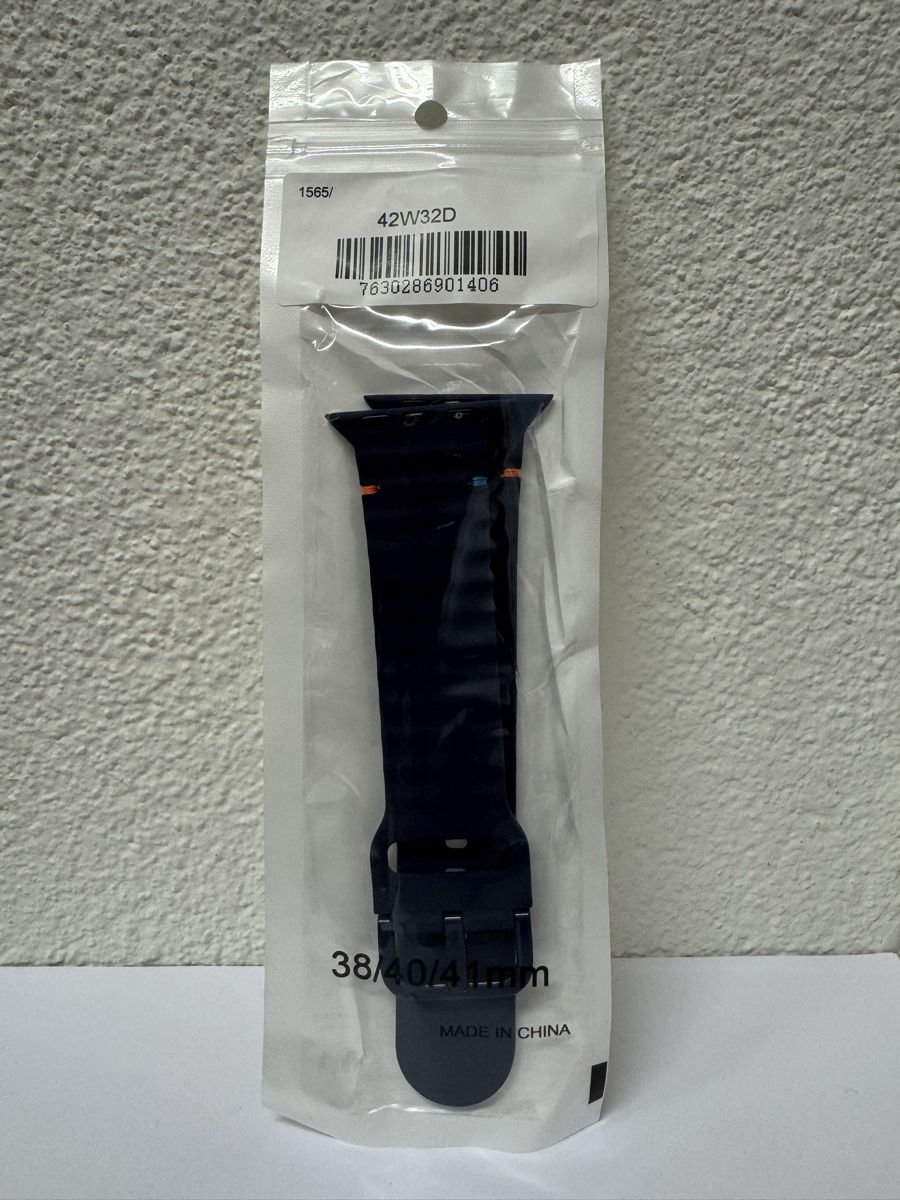 Apple Smartwatch: APPLE WATCH – Neu und originalverpackt aus Schaffhausen von JohnT2