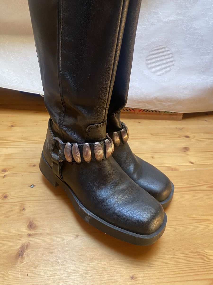 Scarpe da donna: Schwarze biker boots mit silbernen Details – Usato da Rehetobel venduto da Norea69 3