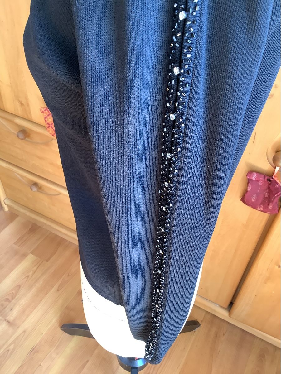 Maglioni & Felpe: Festlicher Pullover mit Strass. – Usato da Ennetbaden venduto da Valli4 2