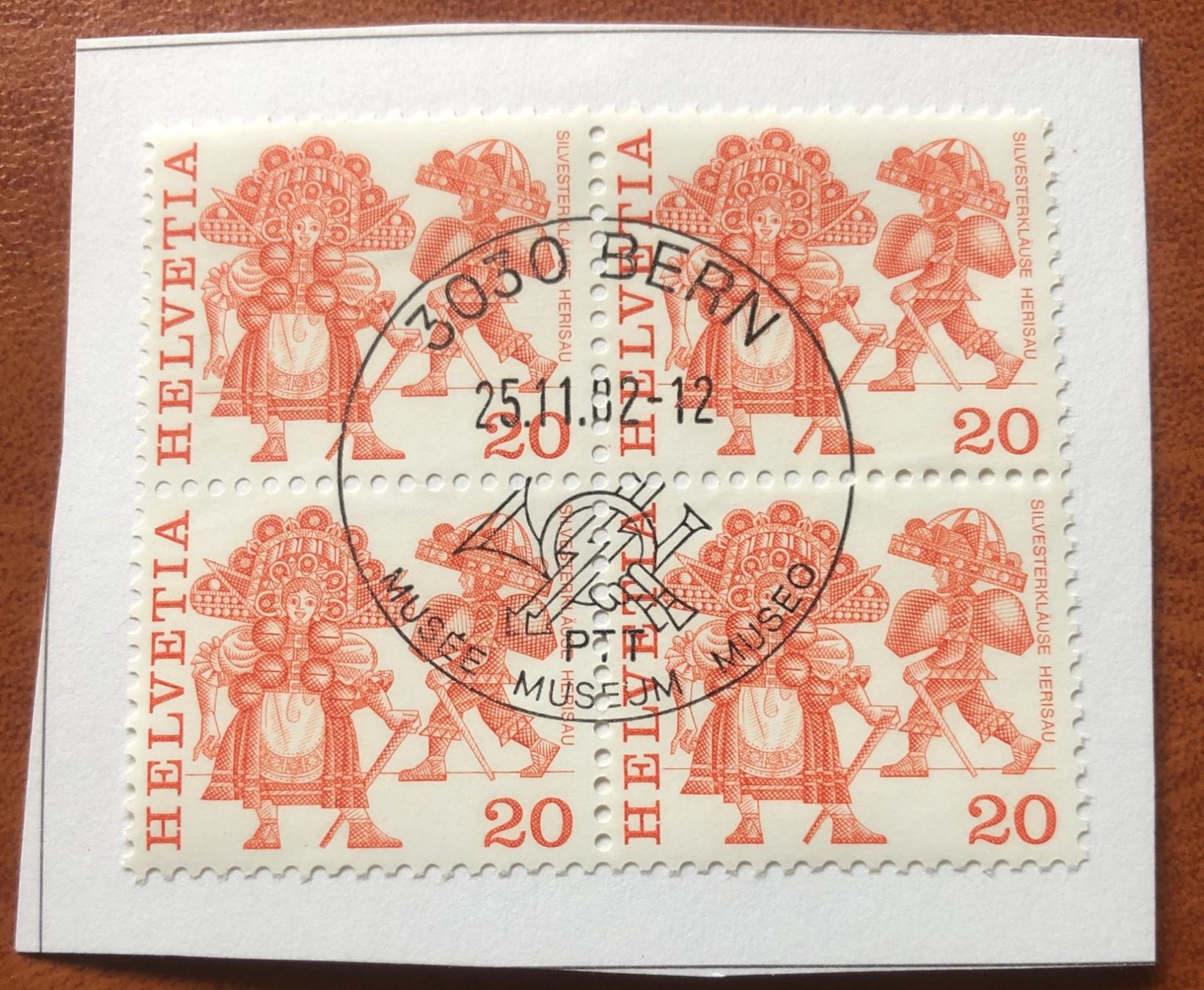 Tutti i francobolli: 4 er Block Nr.596 mit Papier Stempel Bern    – Usato da Aarau venduto da Billa007
