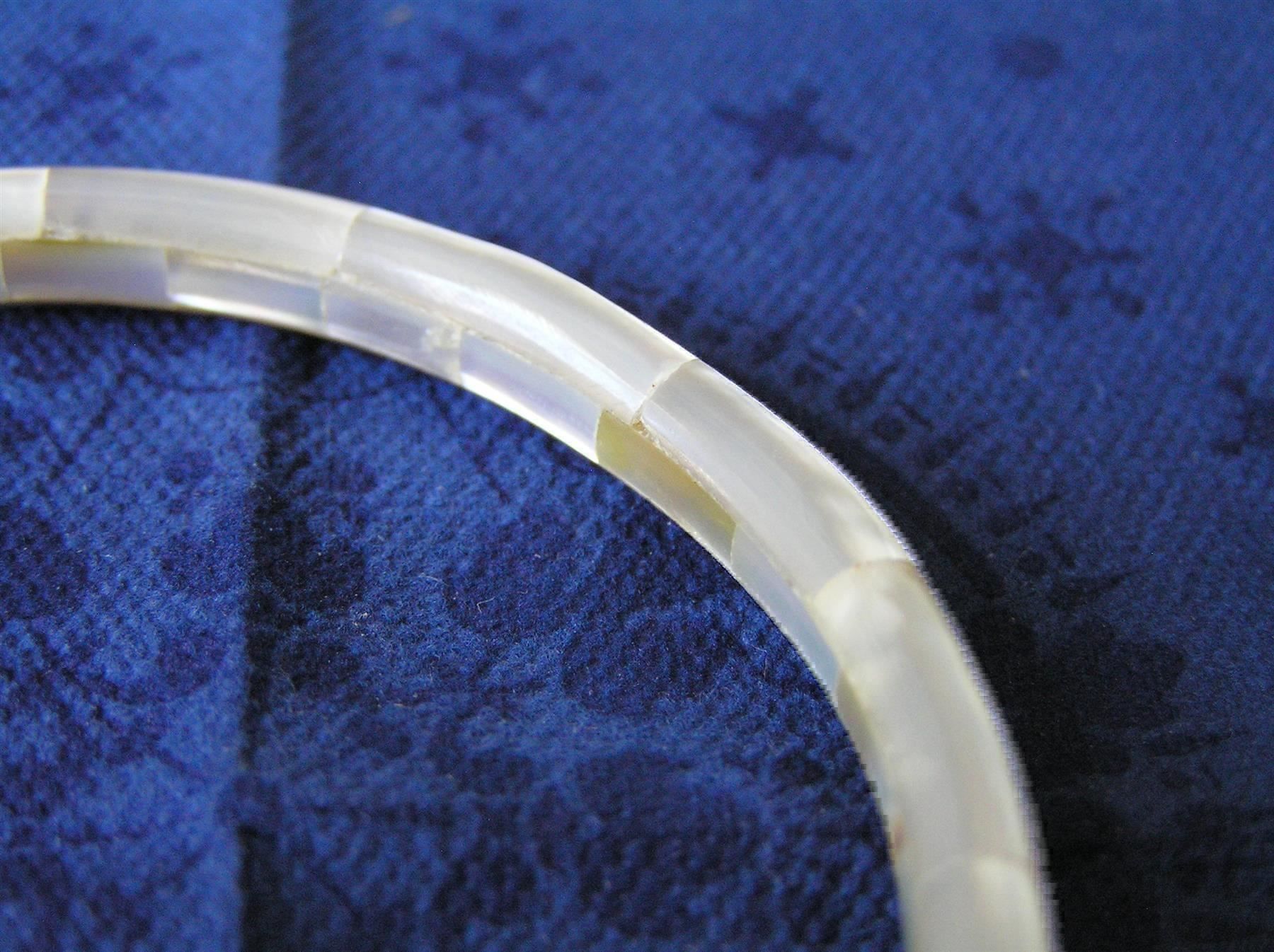 Bracciali & Braccialetti: antiker Armreif Armring aus Perlmutt – Usato da Frauenfeld venduto da dhour 2