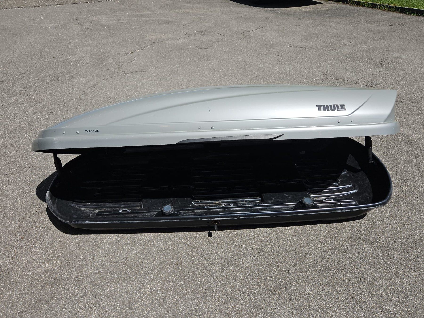 Thule Box da tetto: Thule Motion XL Dachbox - beidseitig öffnend - abschliessbar – Usato da Wädenswil venduto da Tomas2