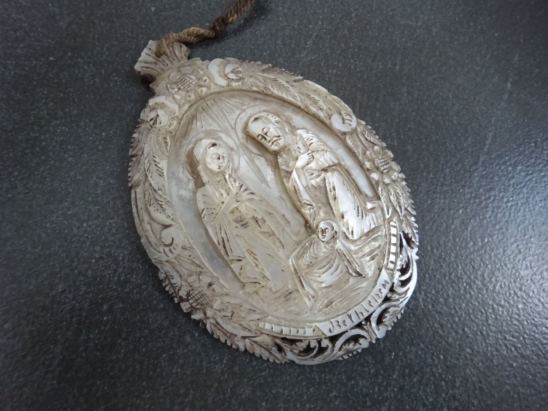 Tutte le decorazioni: Anktike Perlmutt Krippe / Schnitzerei 18Jh. – Usato da Esslingen venduto da FetteSchnecke 1